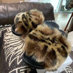 Leopard house shoe